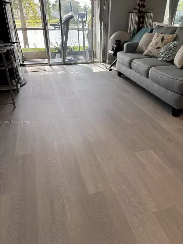 Margate, FL 33063,5501 Lakeside Dr #104