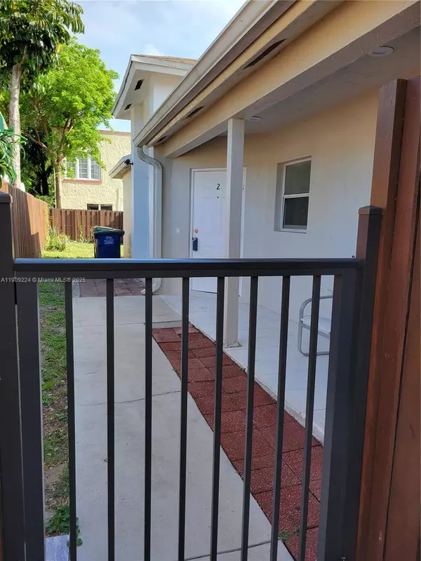 Hallandale Beach, FL 33009,35 SW 7th St #2