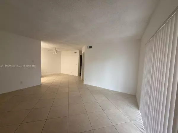 Deerfield Beach, FL 33441,523 Trace Cir #105