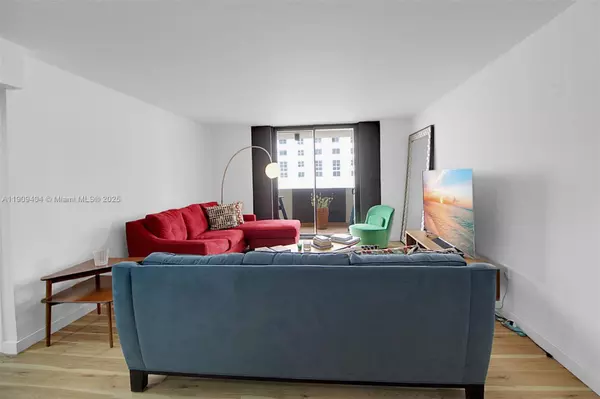 Miami Beach, FL 33139,1621 Collins Ave #710