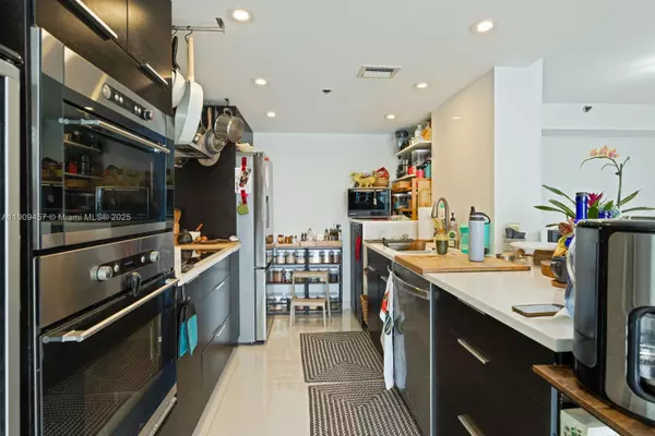 Sunny Isles Beach, FL 33160,17500 N Bay Rd #S301