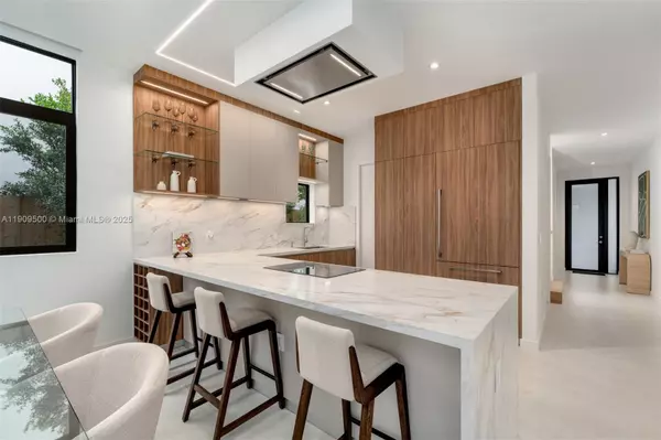 Coconut Grove, FL 33133,3069 Hibiscus St