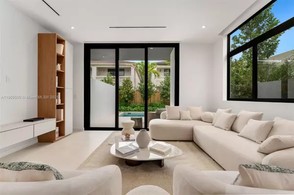 Coconut Grove, FL 33133,3069 Hibiscus St