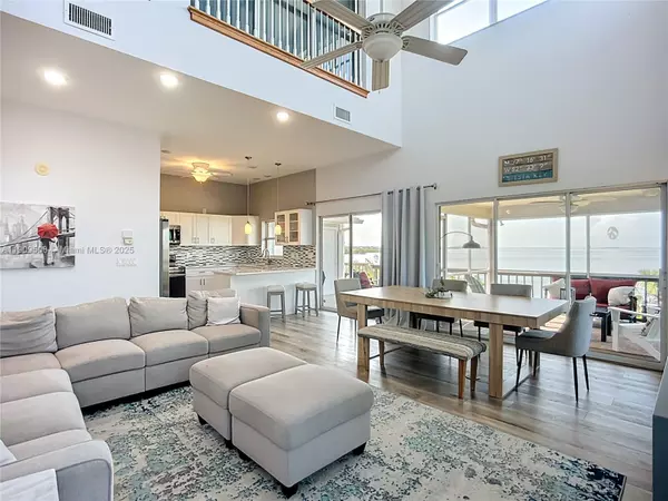 Bradenton, FL 34207,2424-2426 BAY DRIVE