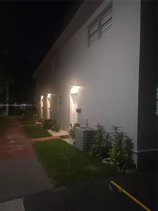 Miami, FL 33126,4320 NW 11th St #B