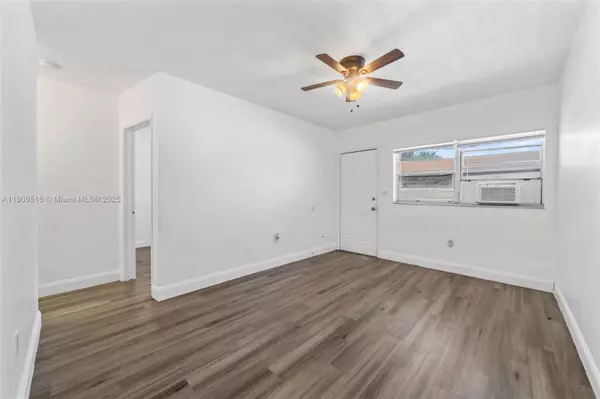 North Miami Beach, FL 33162,15940 NE 19th Ct #3