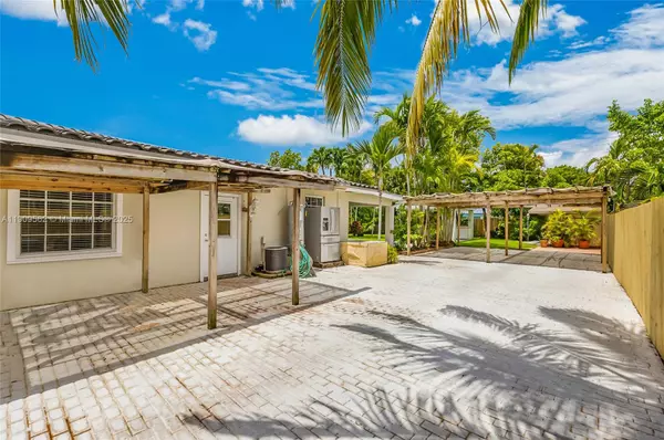 Palmetto Bay, FL 33158,13820 SW 82nd Ave