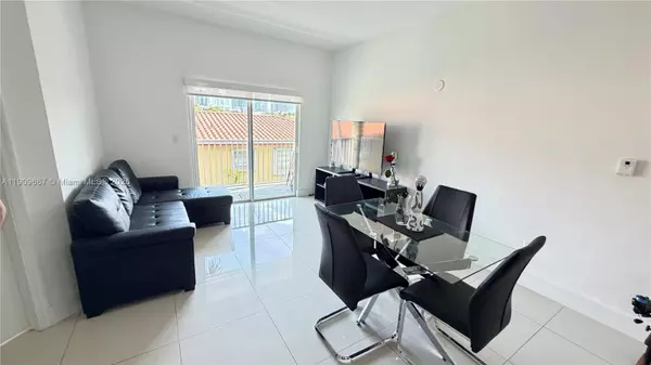 695 SW 11th St #302, Miami, FL 33129