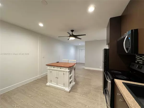 Hallandale Beach, FL 33009,108 NW 2nd Ave #D