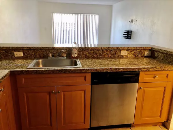 Doral, FL 33166,5201 Geneva Way #102