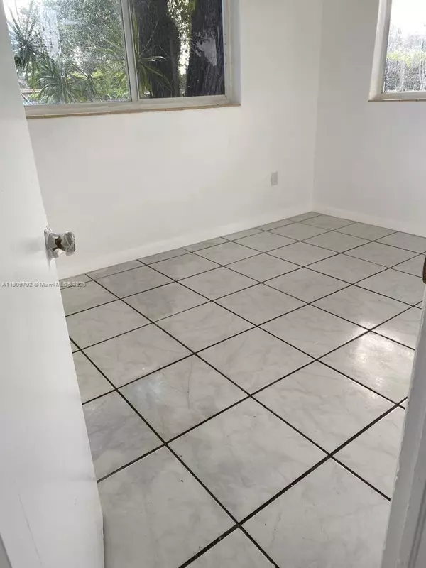 Miami, FL 33147,2181 NW 91st St