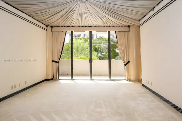 Aventura, FL 33160,3000 Island Blvd #WSTE1