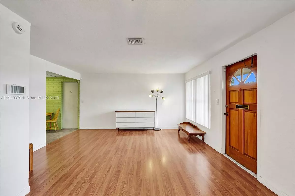 Hollywood, FL 33024,6622 Raleigh St