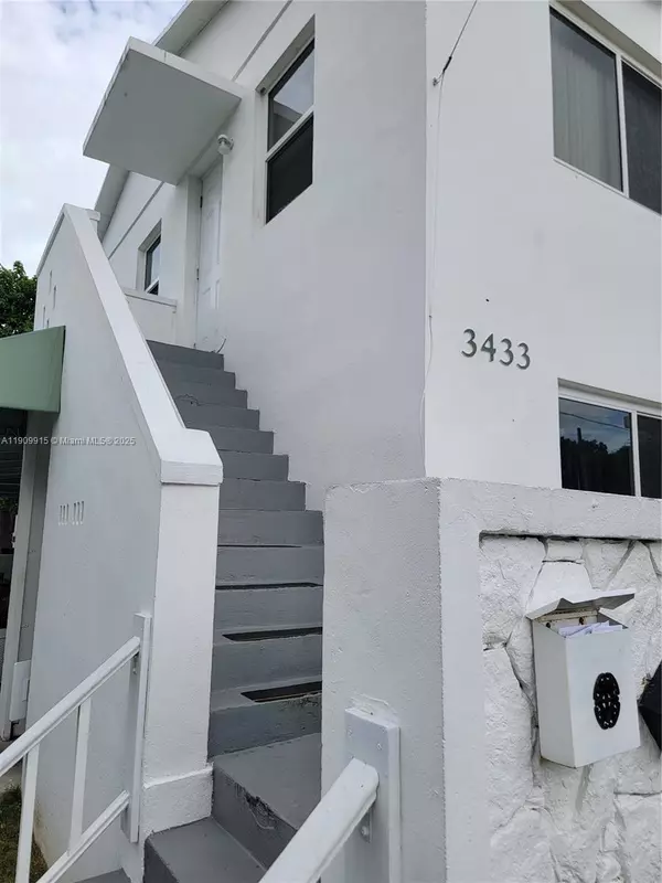 Miami, FL 33135,3433 SW 12th #UPSTAIRS