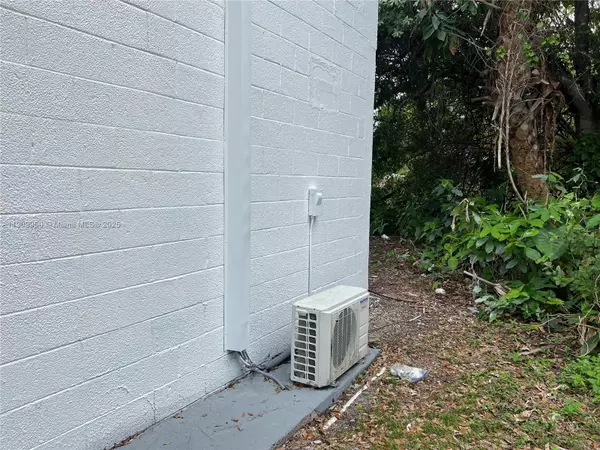 Fort Pierce, FL 34982,1001 W Midway Rd