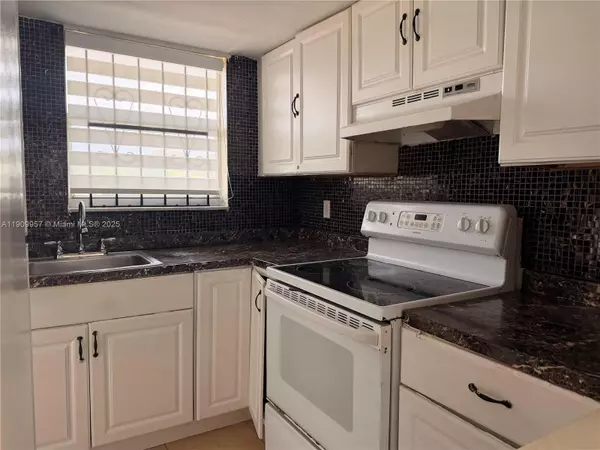 13725 NE 6th Ave #302, North Miami, FL 33161