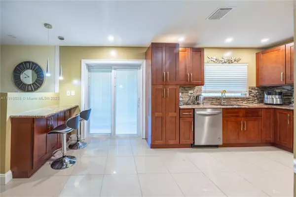 Coral Springs, FL 33065,11351 NW 37th St