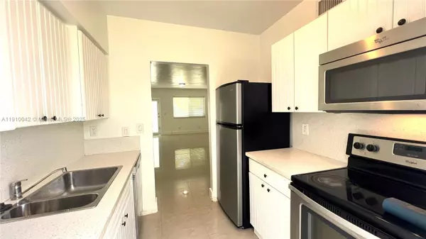 Miami Beach, FL 33141,8235 Crespi Blvd #1