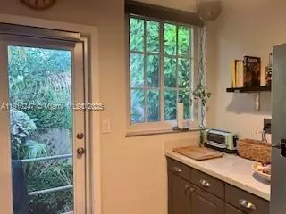 Miami Beach, FL 33139,910 Lenox Ave #3