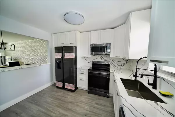 Sunrise, FL 33322,2541 Aragon Blvd #305