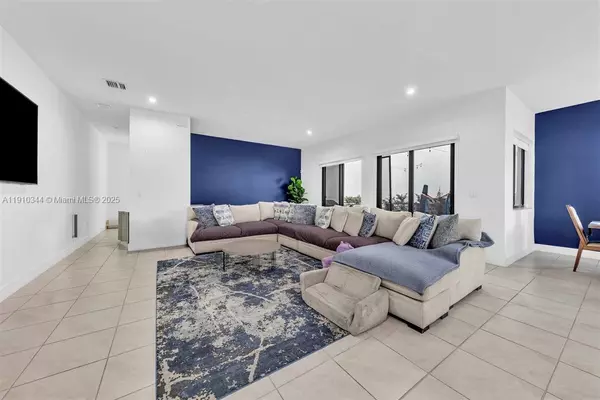 Doral, FL 33166,4346 NW 81st Ave