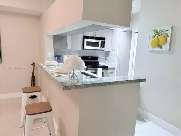Sunny Isles Beach, FL 33160,17150 N Bay Rd #2102