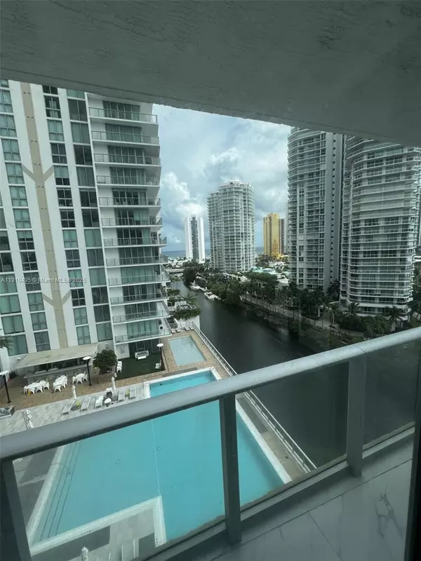 Sunny Isles Beach, FL 33160,330 Sunny Isles Blvd #5-1008