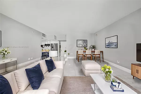 Miami, FL 33172,9686 Fontainebleau Blvd #507