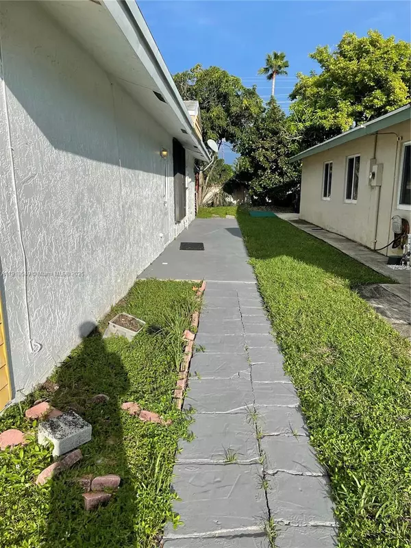 North Lauderdale, FL 33068,1234 SW 71st Ter