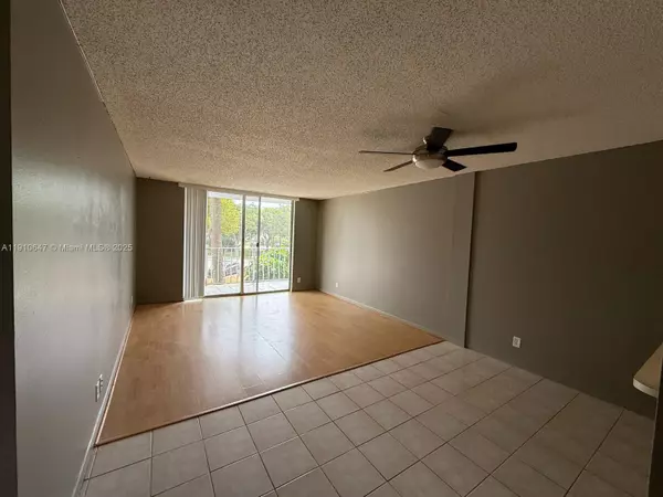 500 Executive Center Dr #2L, West Palm Beach, FL 33401