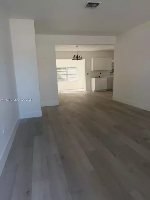 Miami, FL 33126,40 NW 62nd Ave