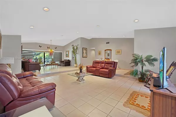 Pinecrest, FL 33156,13575 SW 69th Ct