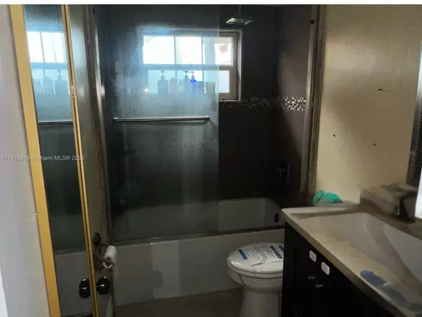 Hollywood, FL 33024,6390 Harding St