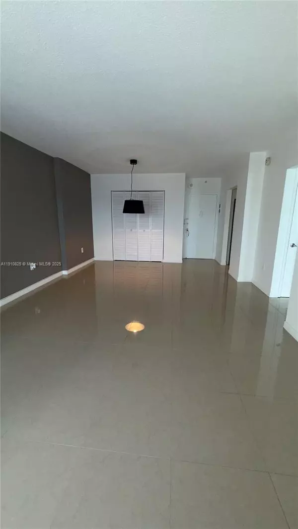 Sunny Isles Beach, FL 33160,400 Kings Point Dr #1207