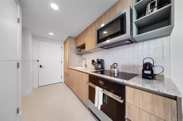 Miami, FL 33132,159 NE 6th St #4007