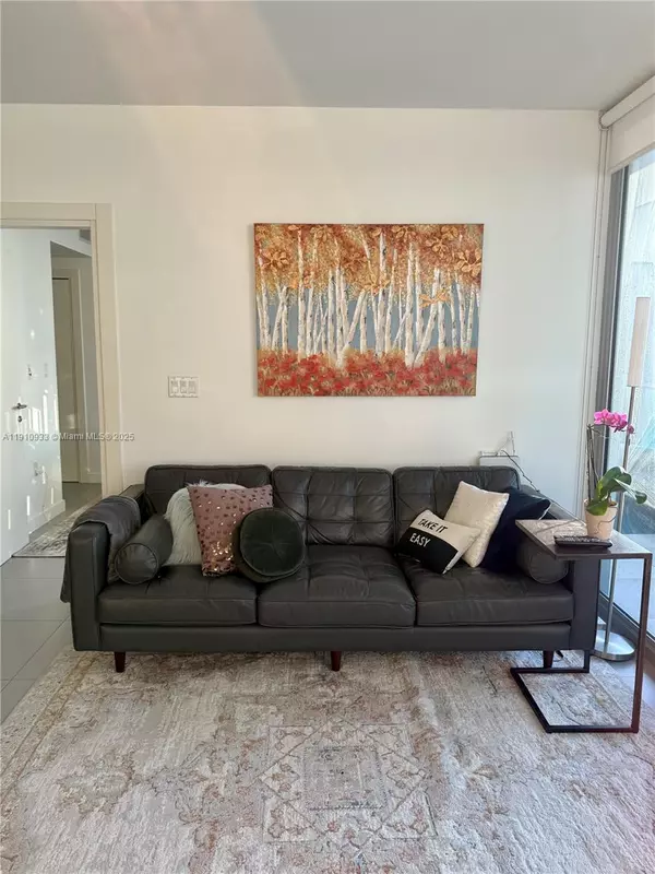 Miami, FL 33131,200 Biscayne Boulevard Way #4109