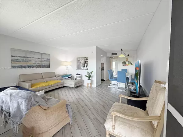 Palm Springs, FL 33461,500 W Village Green Cir W #203