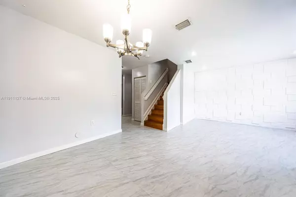 Miami, FL 33177,14036 SW 179th St