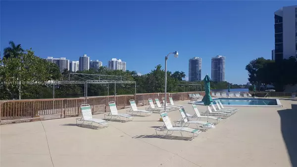 Aventura, FL 33180,3401 N Country Club Dr #412