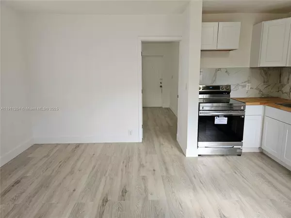 Dania Beach, FL 33004,118 NW 8th Ave #A