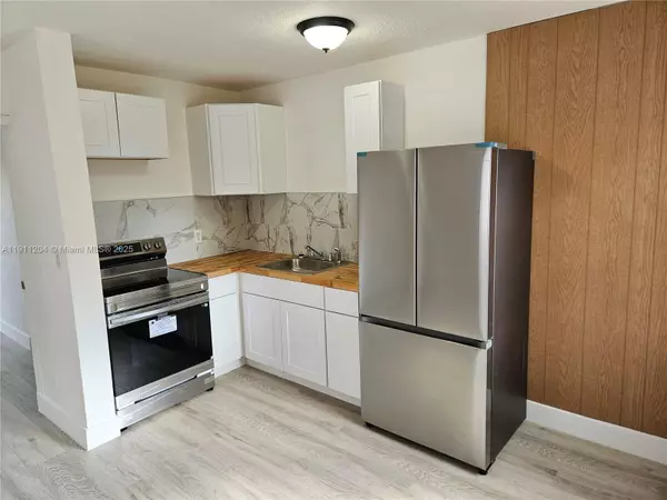 Dania Beach, FL 33004,118 NW 8th Ave #A