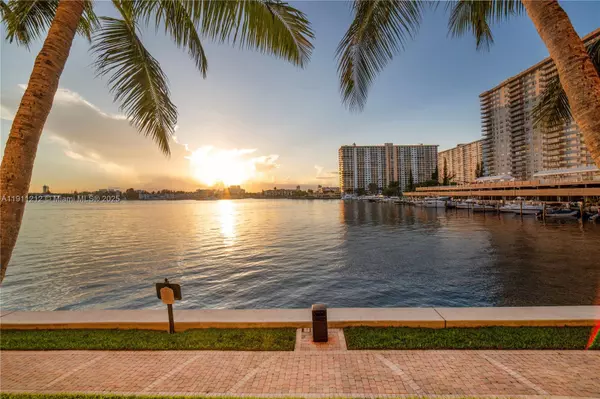 Sunny Isles Beach, FL 33160,17150 N Bay Rd #2207