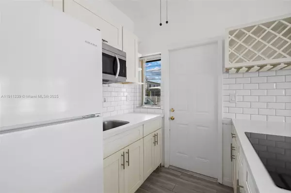 Miami Beach, FL 33141,8135 Crespi Blvd #1