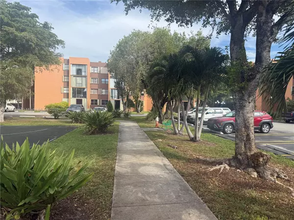 Miami, FL 33174,9420 W Flagler St #104