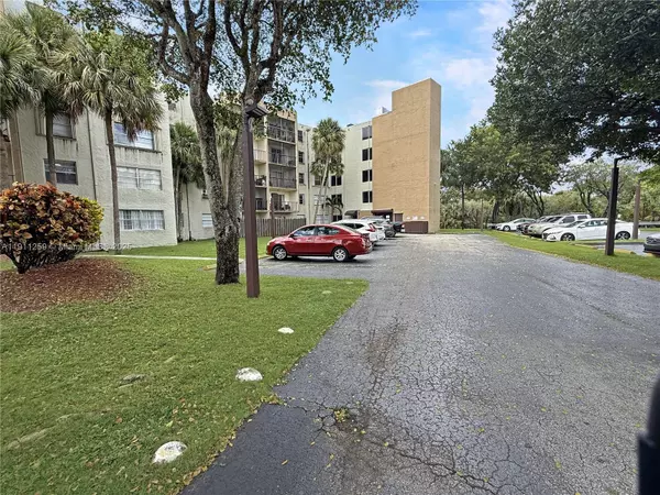 Miami, FL 33183,14250 SW 62nd St #402