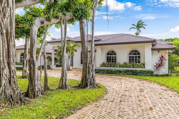 Pinecrest, FL 33156,7250 SW 99th St