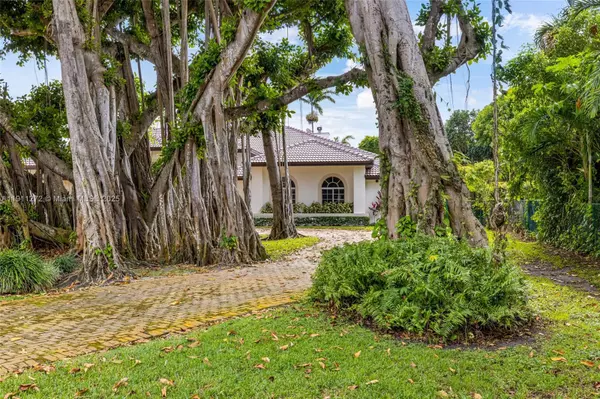 Pinecrest, FL 33156,7250 SW 99th St