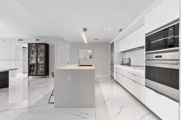 Bay Harbor Islands, FL 33154,9521 E Bay Harbor Dr #604