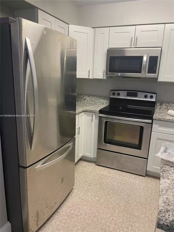 Tamarac, FL 33319,4513 Treehouse Ln #11C