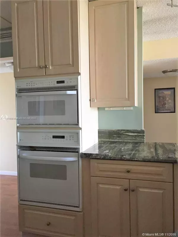 Hallandale Beach, FL 33009,200 Leslie Dr #827